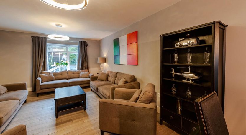 Photo of The Kinsale Town House, sleeps 16 guests 