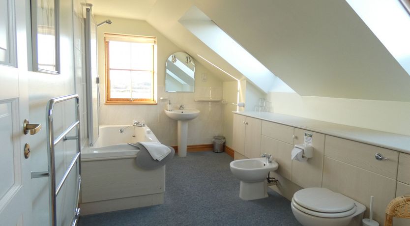 Photo of Kintaline House -spacious quality whole house