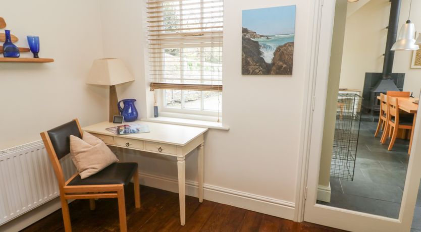 Photo of No 3 The Hinges