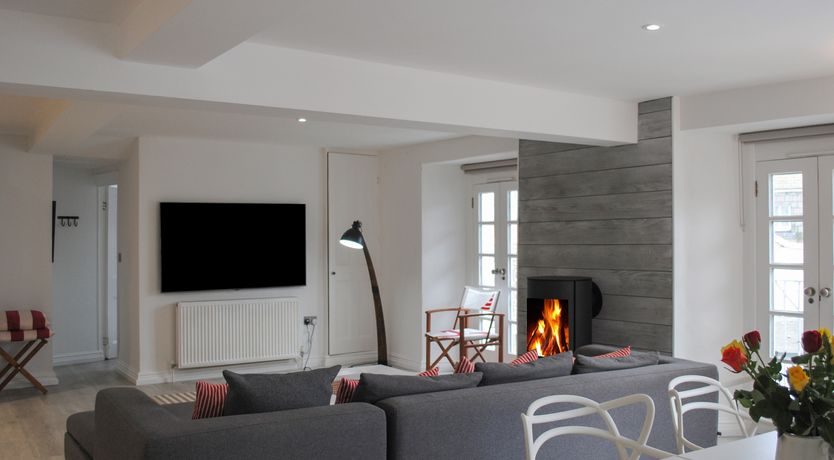 Photo of Lower Court House