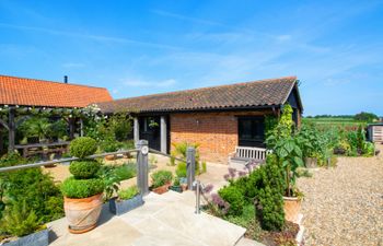 Courtyard Barn 2 Holiday Cottage