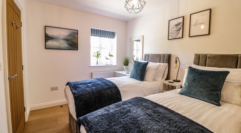 Photo of 2 Pensyflog Barns