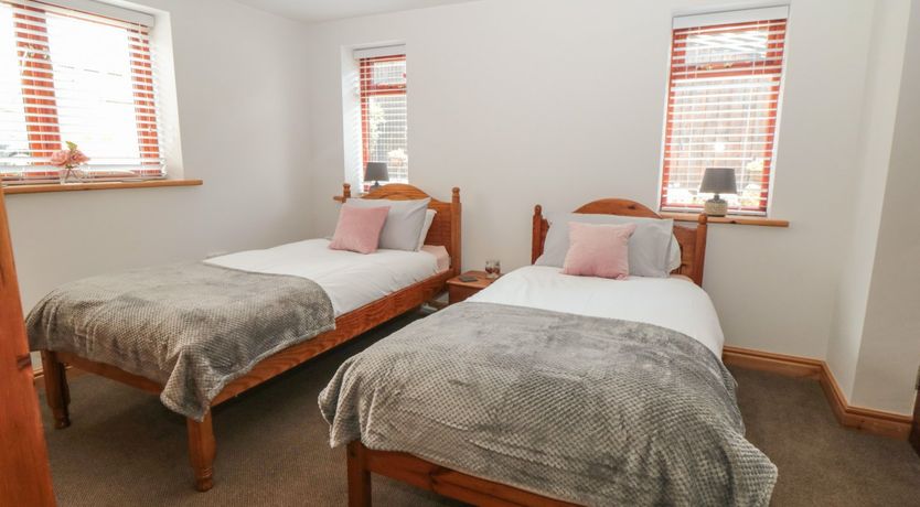 Photo of Farm Yard Cottage