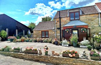 Farm Yard Cottage Holiday Cottage