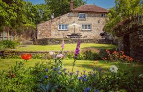 Photo of court-cottage