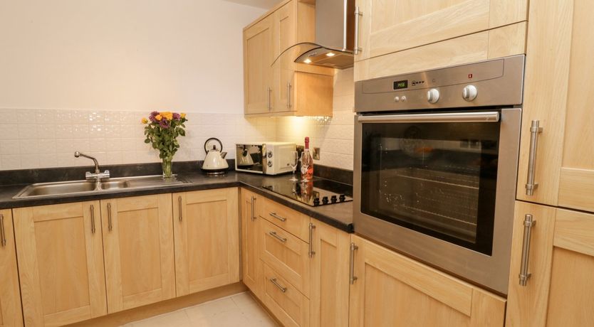 Photo of Sail Away, 17 Union Mill