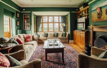 Emerald & Lush Holiday Cottage