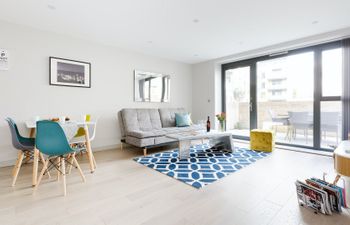 The Ealing Esquire II Apartment