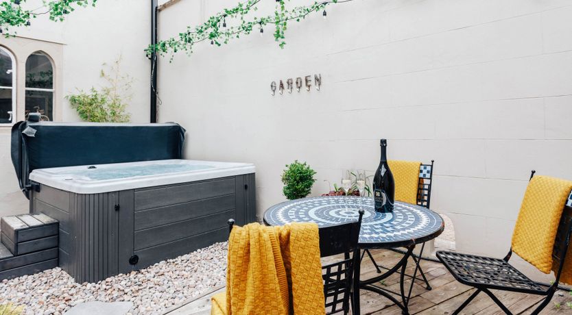 Photo of Antarctic Manor