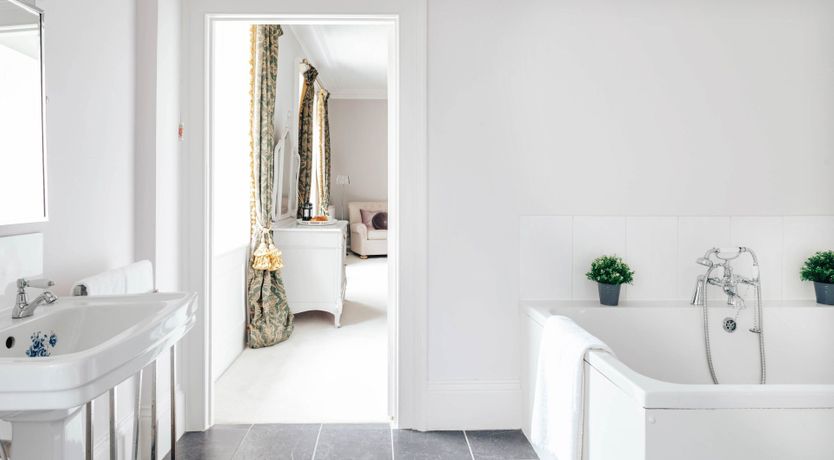 Photo of Antarctic Manor