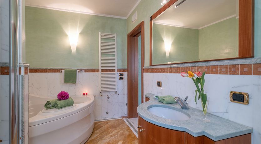 Photo of Orange Hill