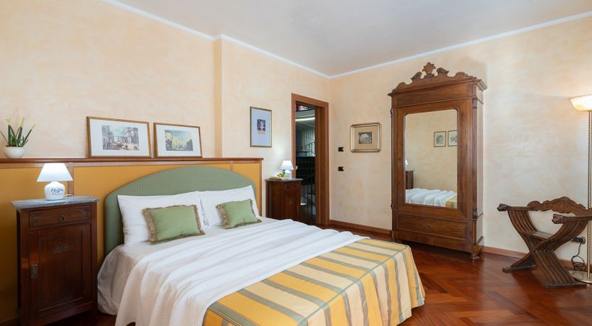 Photo of Orange Hill