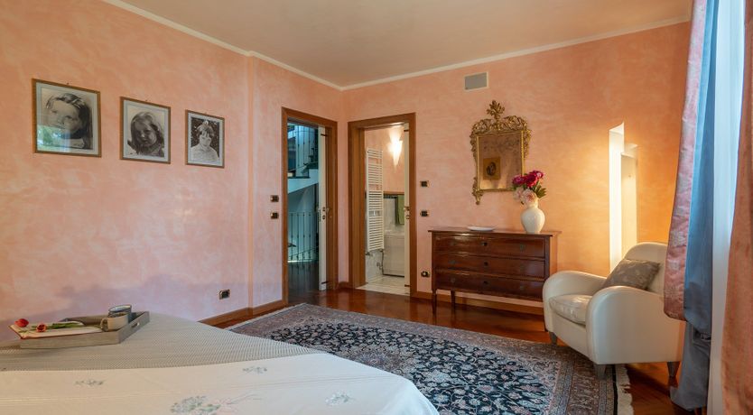 Photo of Orange Hill