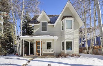 Aspen Glow Holiday Home