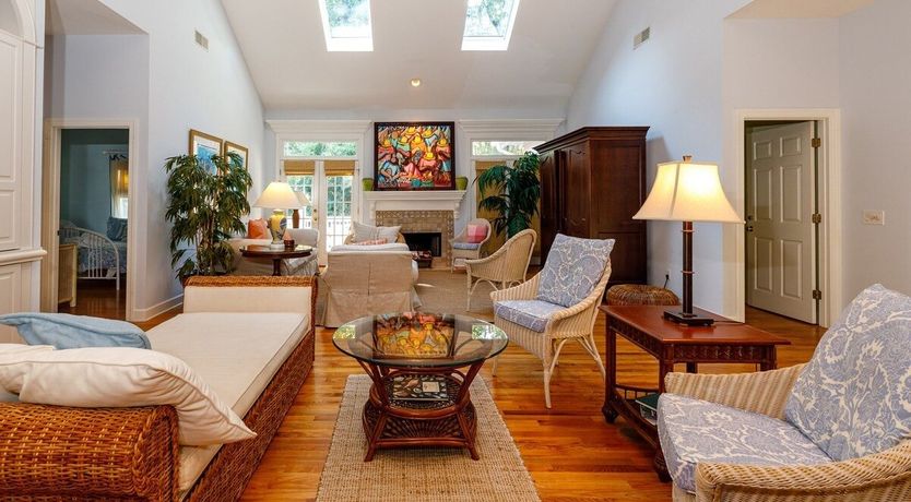 Photo of Leafy & Peach