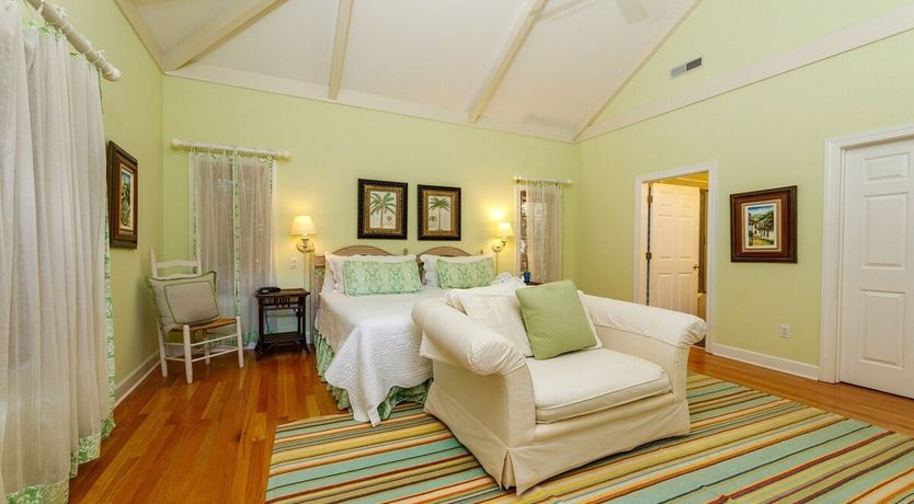 Photo of Leafy & Peach