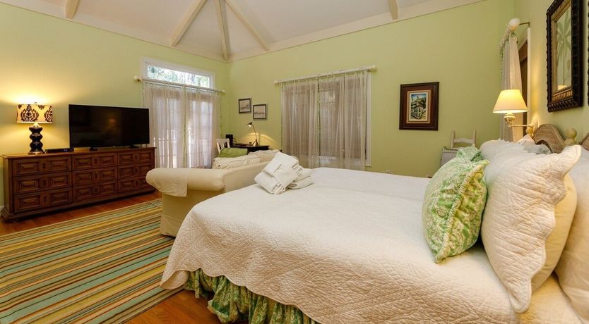 Photo of Leafy & Peach