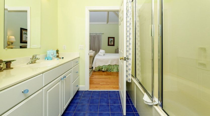 Photo of Leafy & Peach