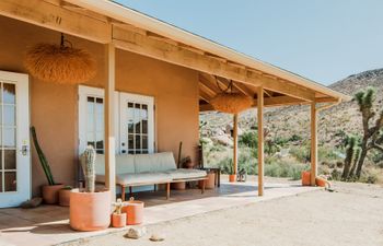 Under The Rocks Holiday Home