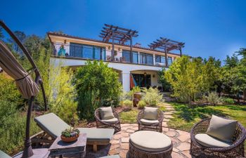 Old Agoura Holiday Home