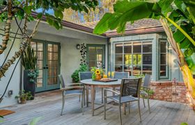 California Iris Holiday Home