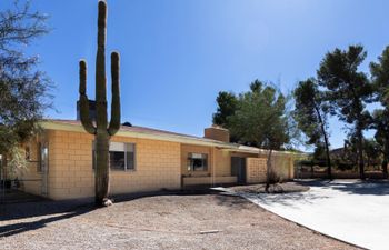 Desert Revelation Holiday Home