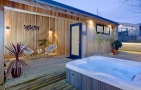 Golden Patchwork Holiday Cottage