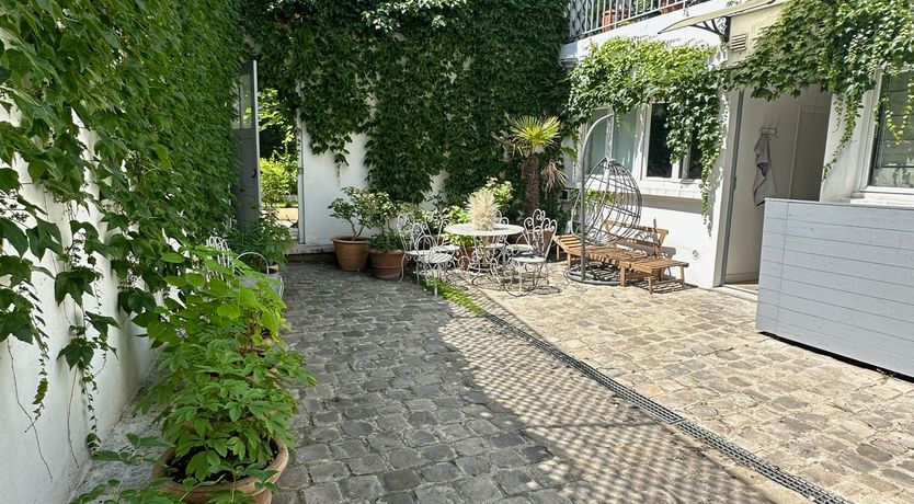Photo of Panthéon Poolside
