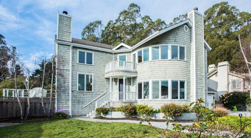 Photo of The Curve of the Moon