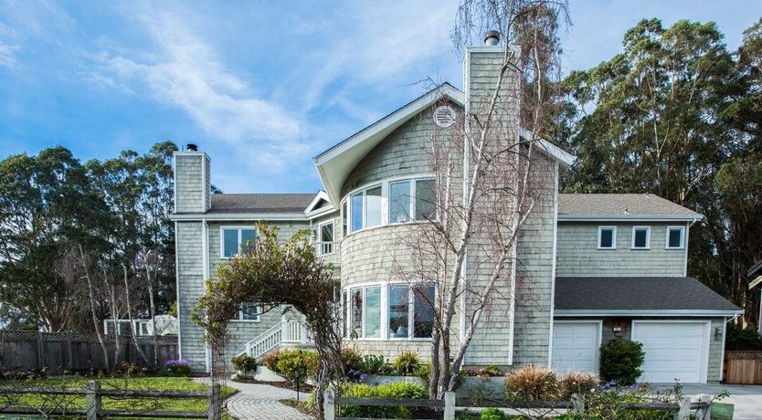 Photo of The Curve of the Moon