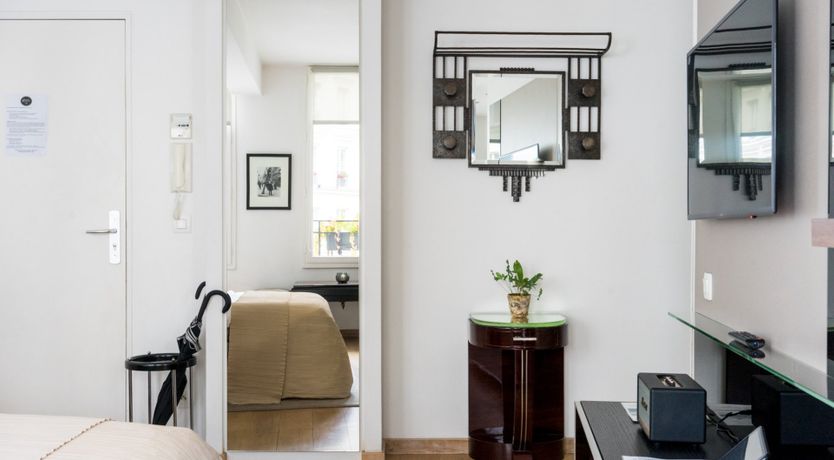 Photo of Montmartre Charmer