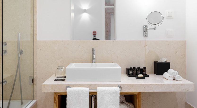 Photo of Sterling Honey