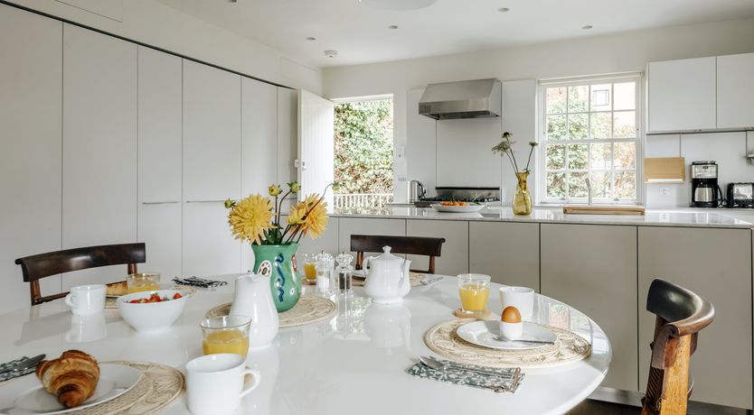 Photo of Sun Swept Ladbroke