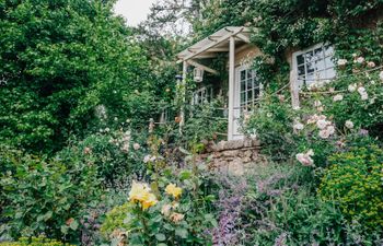 Faerie World Holiday Cottage