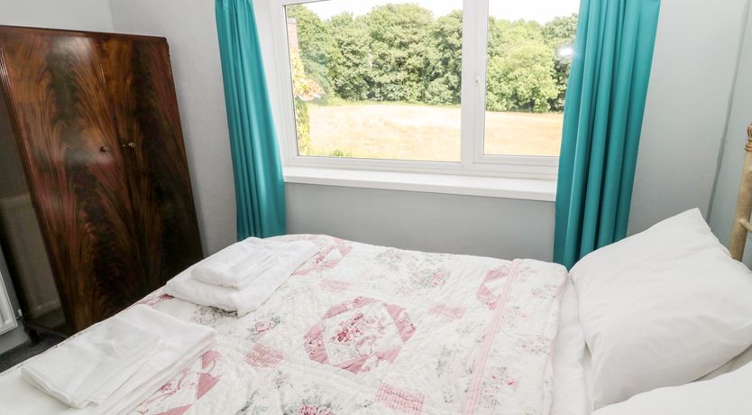 Photo of 2 Thompsons Buildings