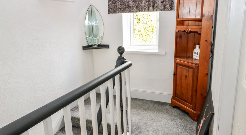 Photo of 2 Thompsons Buildings