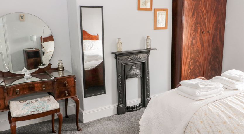 Photo of 2 Thompsons Buildings