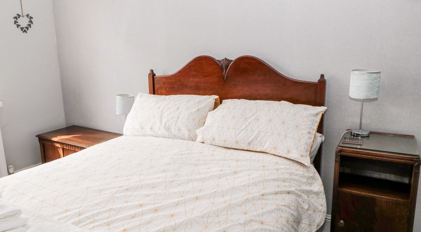 Photo of 2 Thompsons Buildings