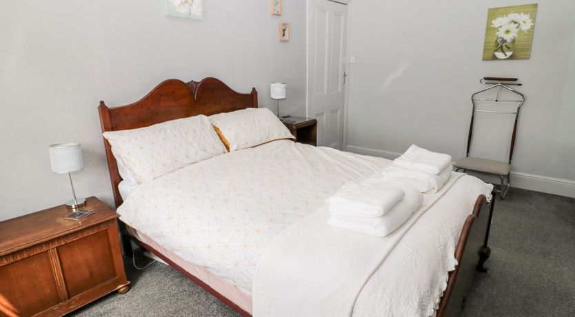 Photo of 2 Thompsons Buildings