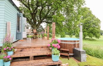 The Lazy Mare by The Water Holiday Cottage