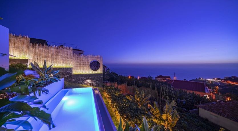 Photo of Set On The Sea