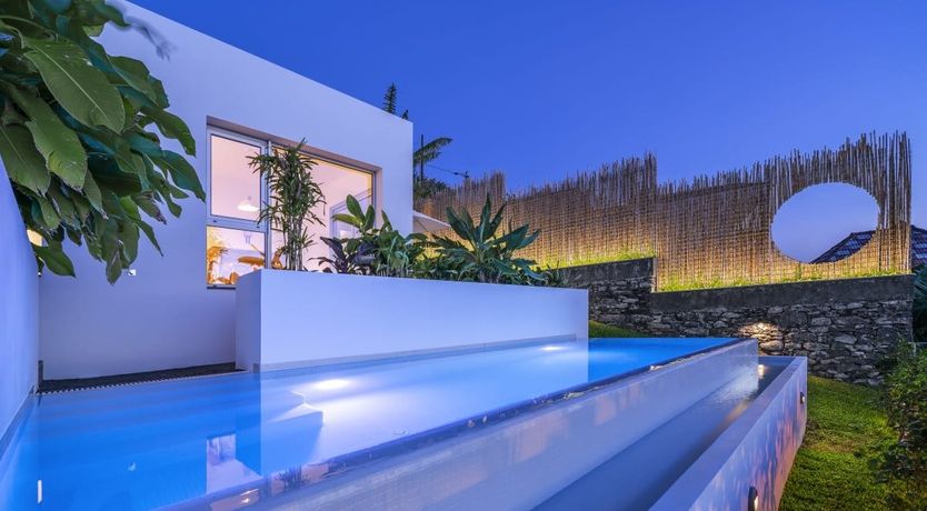 Photo of Set On The Sea