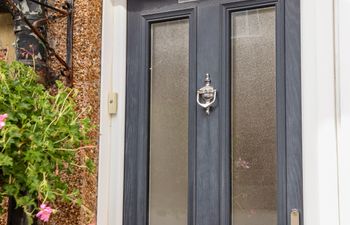 Lower Deck Holiday Cottage