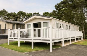 The Rodley Pines Holiday Cottage