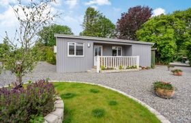 Skomer Lodge (Bier Wood Lodges) Holiday Cottage