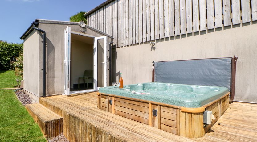 Photo of Lovesome Pod