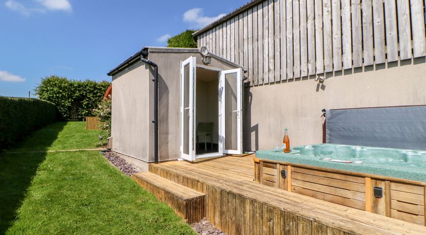 Photo of Lovesome Pod