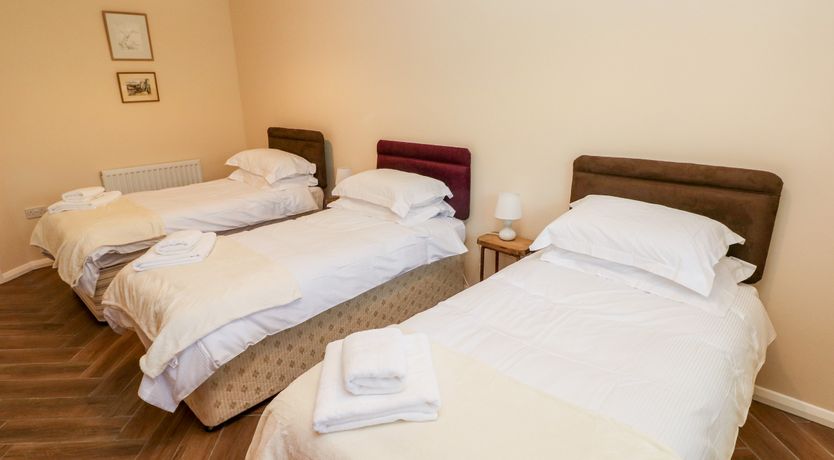 Photo of 1 The Warren