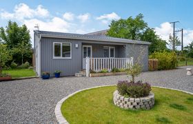 Ramsey Lodge (Bier Wood Lodges) Holiday Cottage