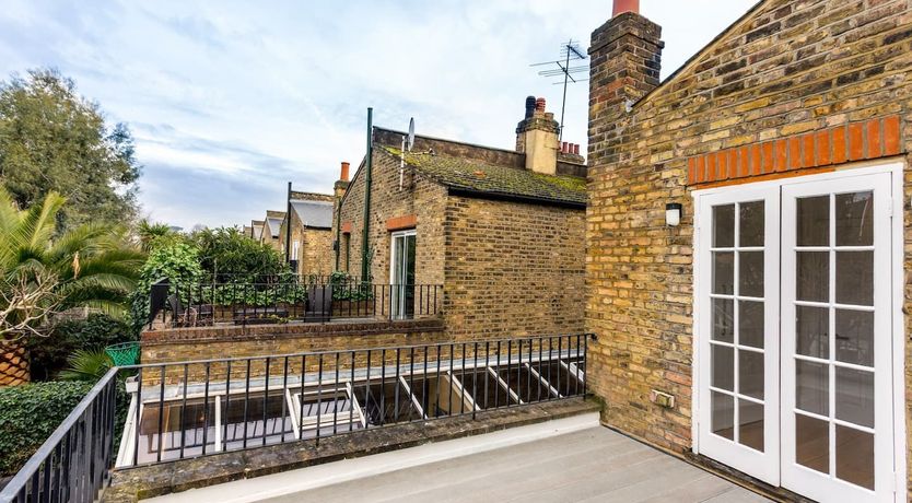 Photo of Elephant & Oxpecker